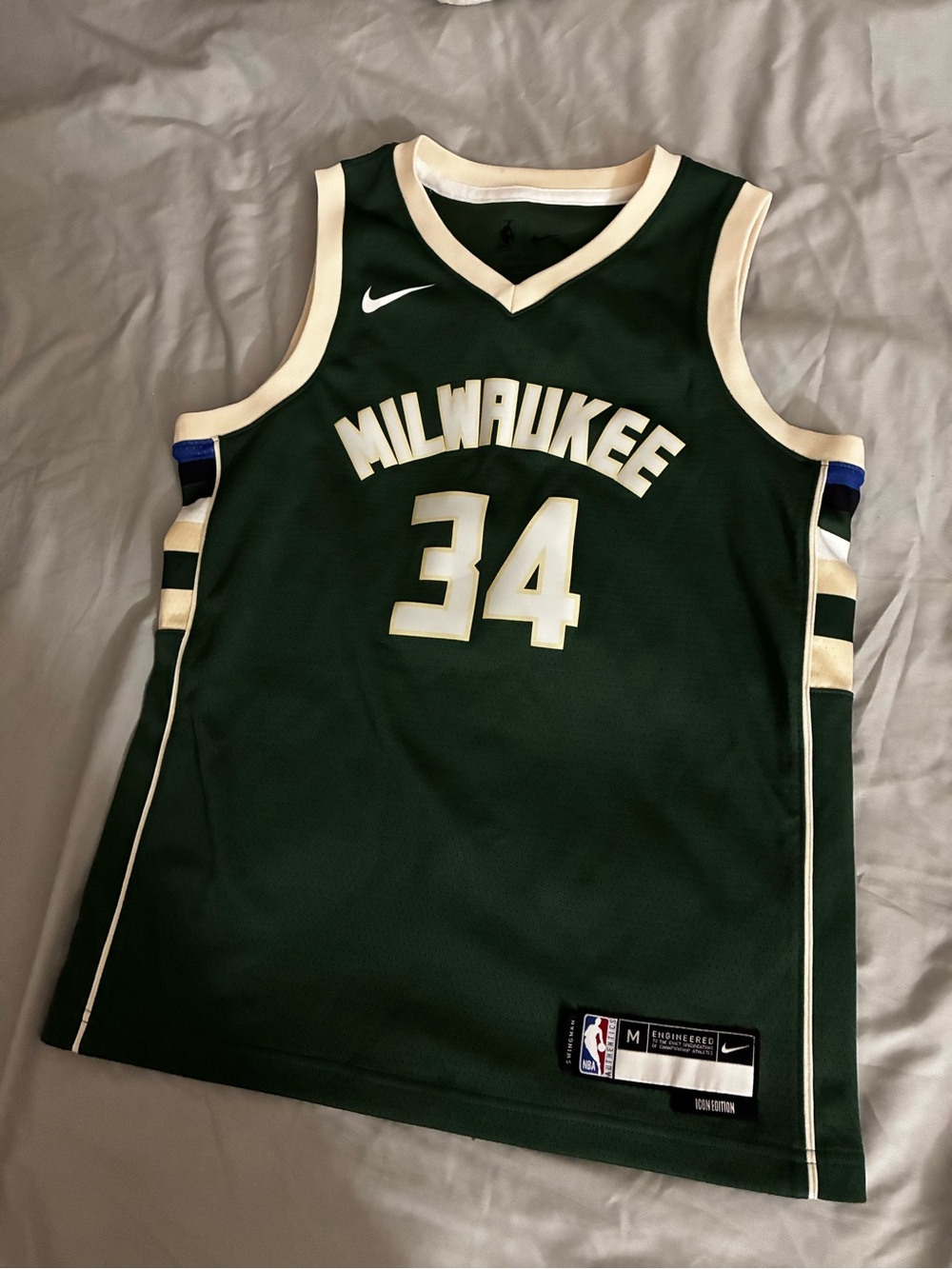 Nike Giannis Antetokounmpo Milwaukee Bucks Youth Medium